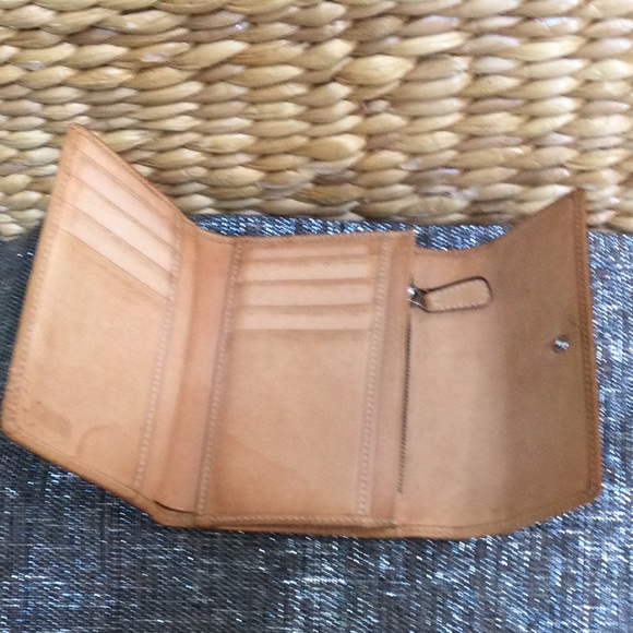 Coach tan logo trifold wallet - Picture 4 of 5